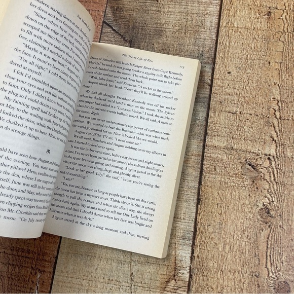 The Secret Life Of Bees Paperback Novel By Sue Monk Kidd Historical Fiction - Picture 5 of 7